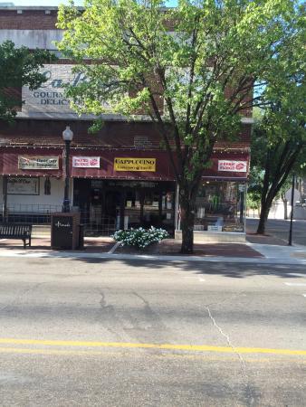 La Bella Gourmet Gifts and Deli