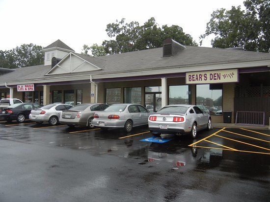 Bear's Den Pizza