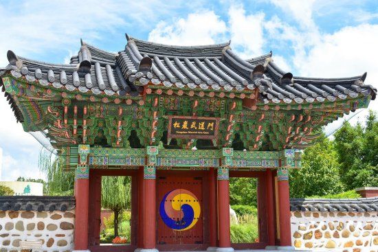 H. U. Lee International Gate & Garden